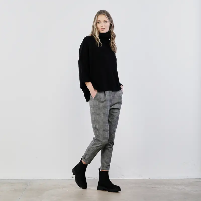 Pantaloni lunghi grigi in fantasia check con tasche