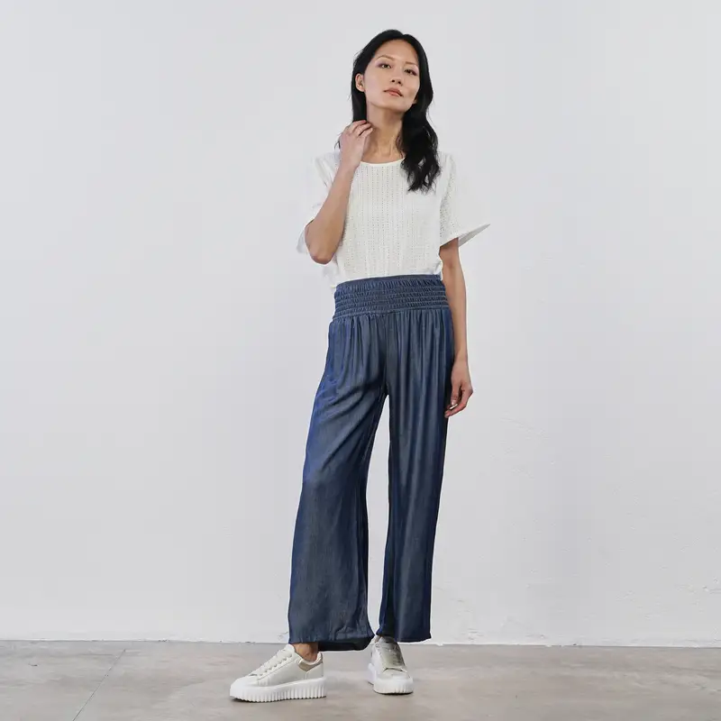 Pantaloni lunghi morbidi azzurri da donna con maxi fascia elastica in vita