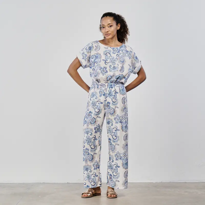 Pantaloni lunghi morbidi azzurri e bianchi con stampa floreale