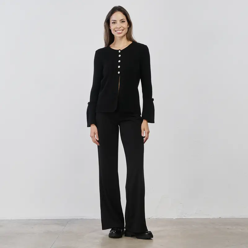 Pantaloni lunghi neri da donna a zampa