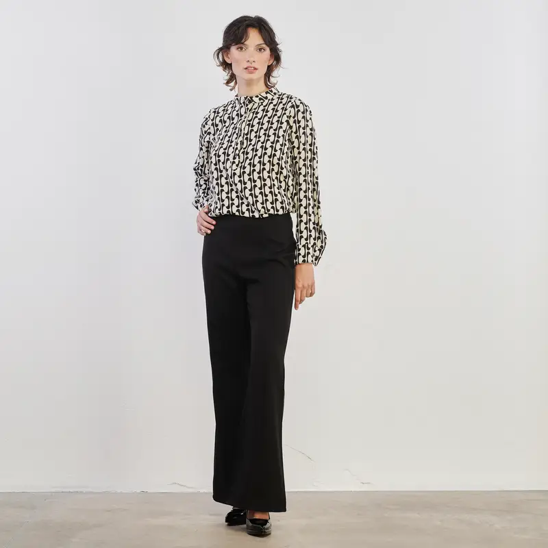 Pantaloni neri a zampa