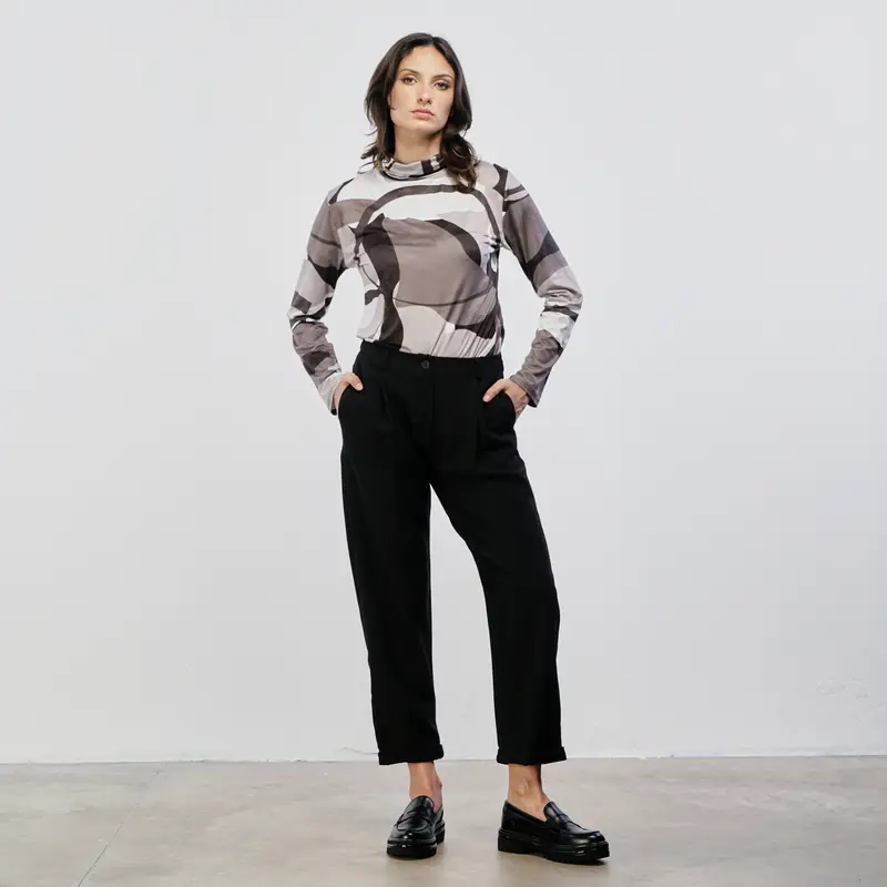 Pantaloni neri con tasche