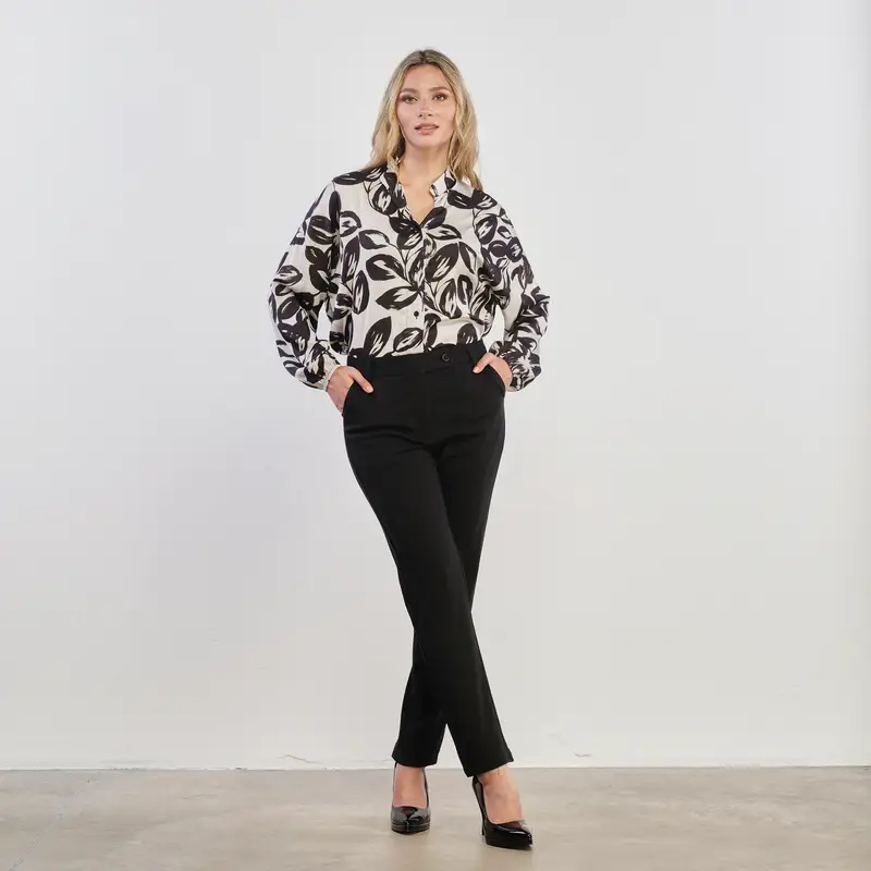 Pantaloni neri con tasche