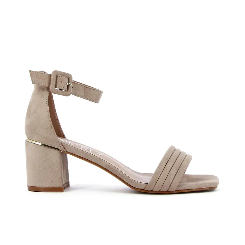 Sandali beige con tacco medio largo e cinturino alla caviglia