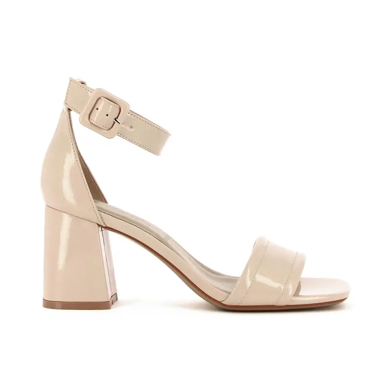 Sandali beige lucidi con cuciture e tacco medio largo