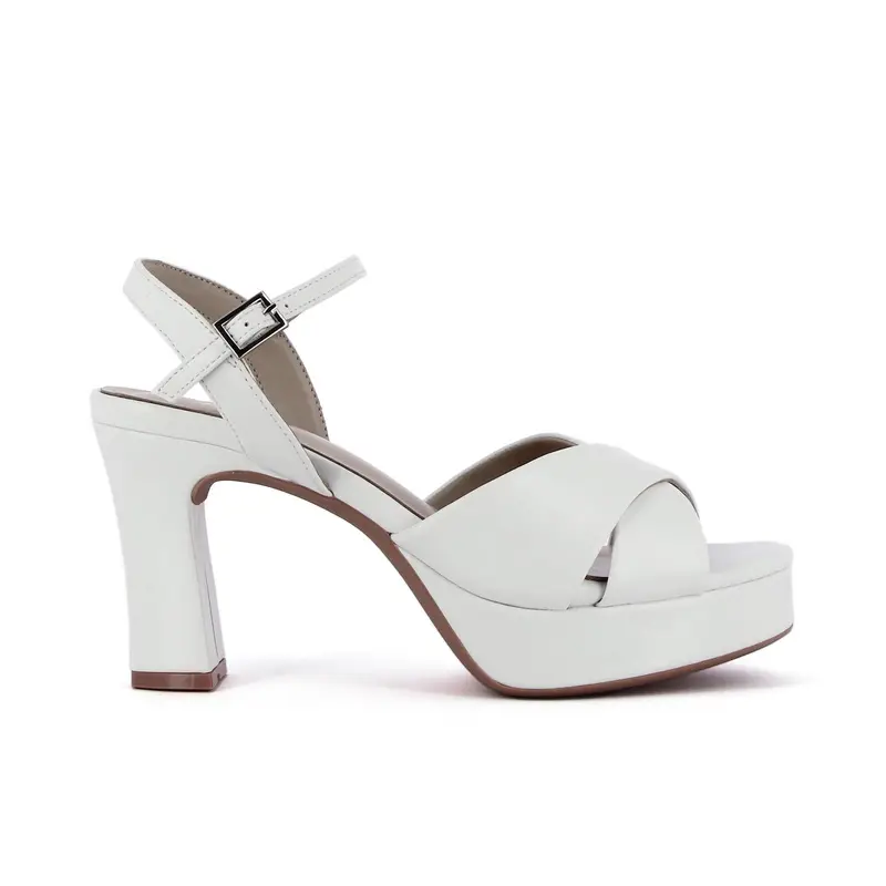 Sandali bianchi con cinturino e tacco alto largo con plateau