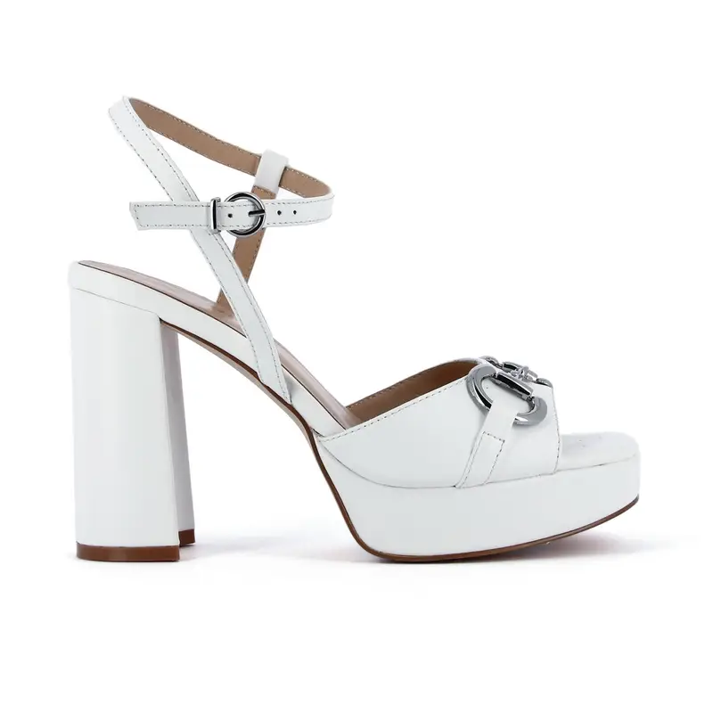 Sandali bianchi in pelle con tacco e plateau e morsetto