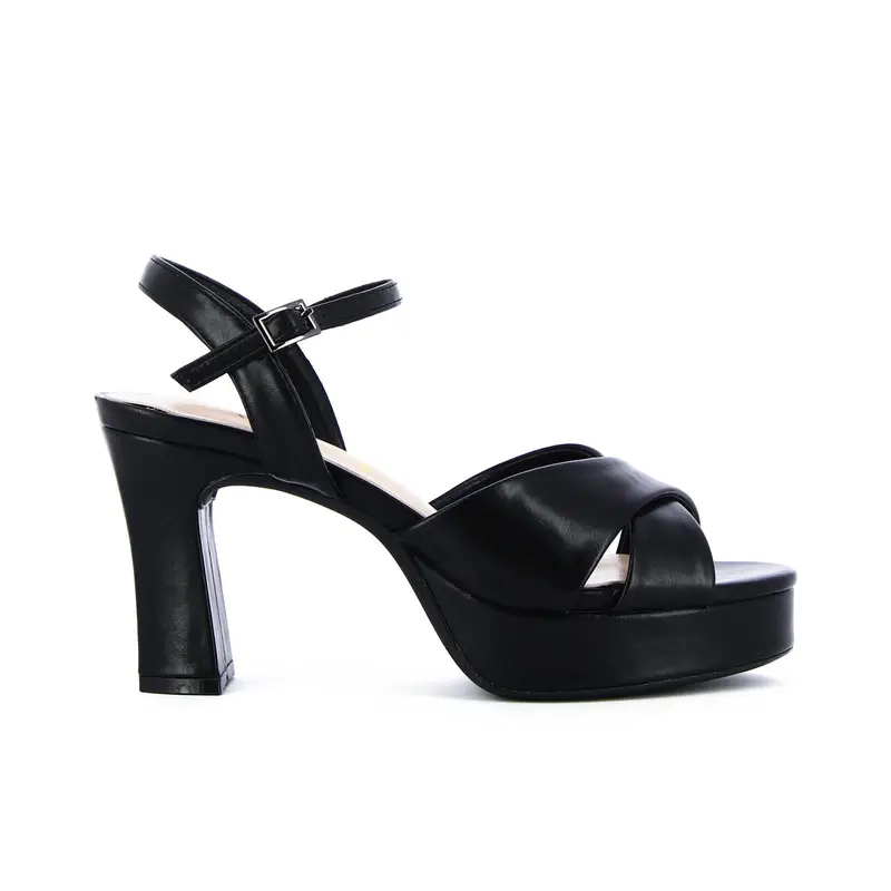 Sandali neri con cinturino e tacco alto largo con plateau