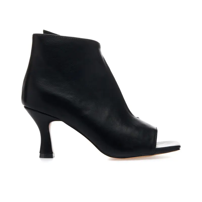 Sandali neri con tacco e apertura laterale