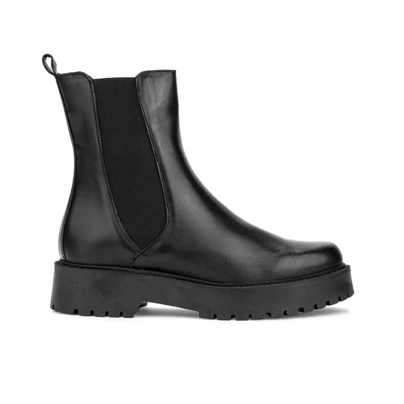 Stivaletti neri bassi modello chelsea in pelle con cuola platform