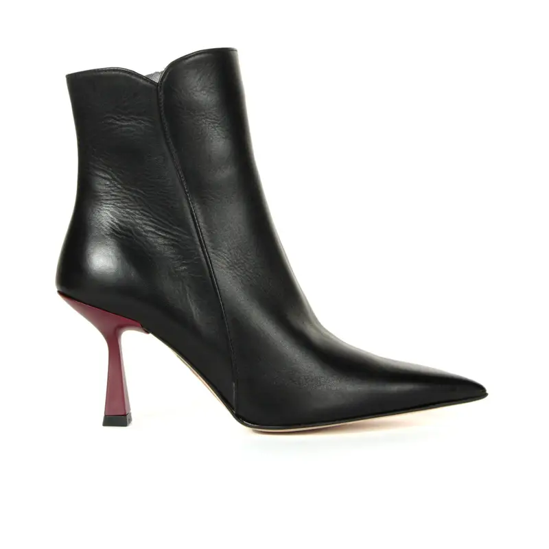 Stivaletti neri in pelle a punta con tacco rocchetto alto a contrasto