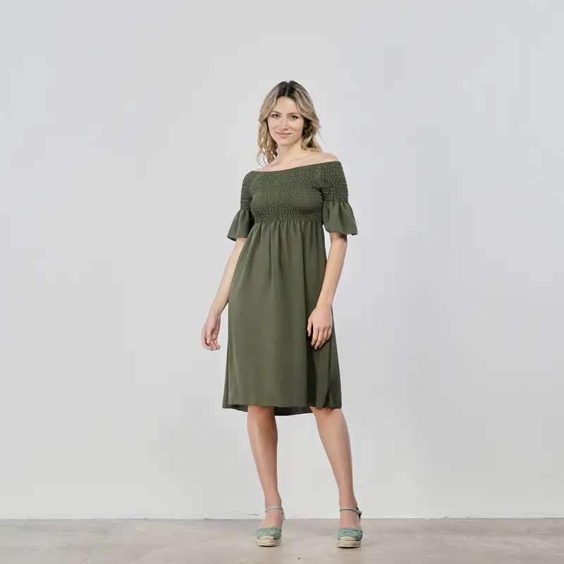 Vestito midi verde con spalle scoperte