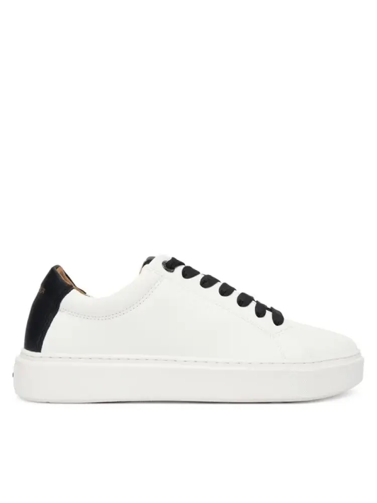 sneakers in pelle bianca con tallone e lacci nero e piasta logo