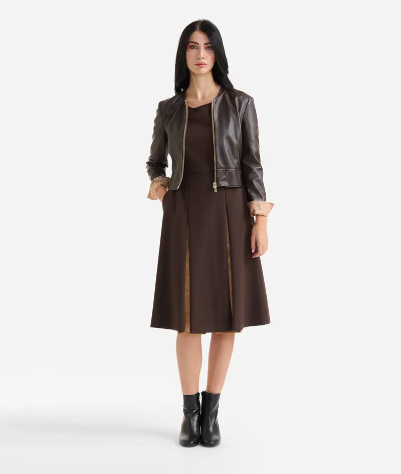 Abito in tessuto stretch con spicchi Geo Classic Cioccolato