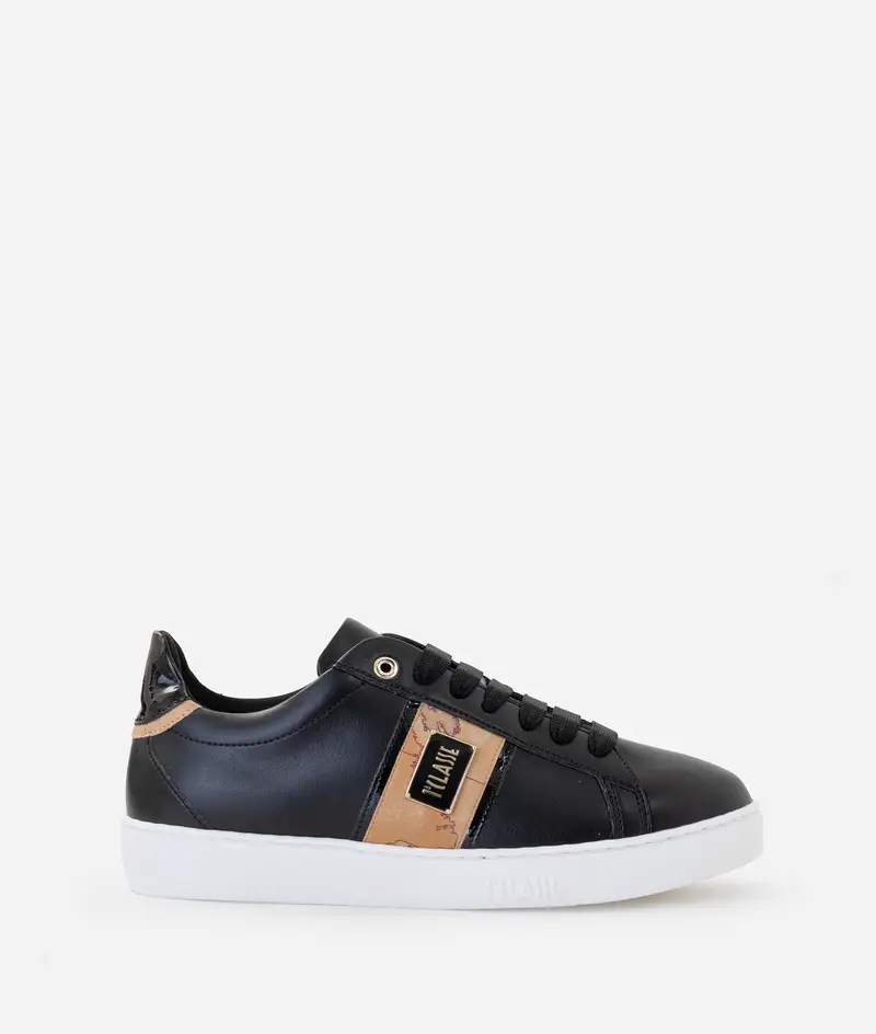 Sneaker in eco nappa con logo smaltato Nere