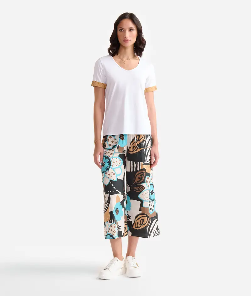 T-shirt in jersey di cotone stretch con risvolti Geo Classic Gesso