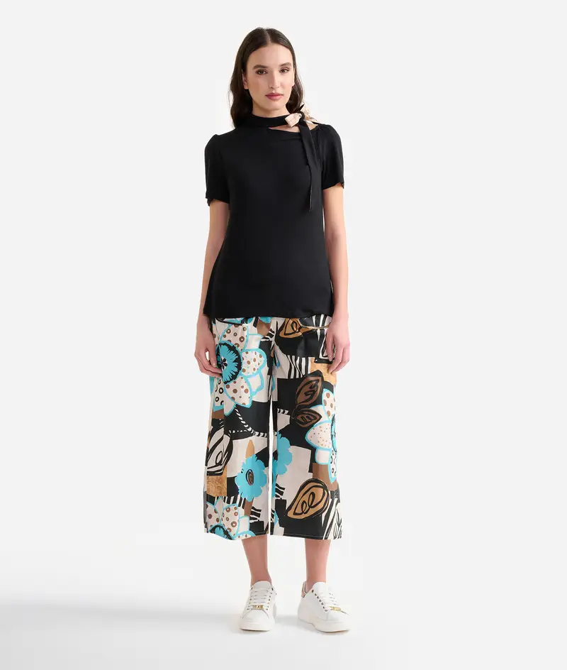 T-shirt in jersey di viscosa stretch con fiocco Geo Classic Nera