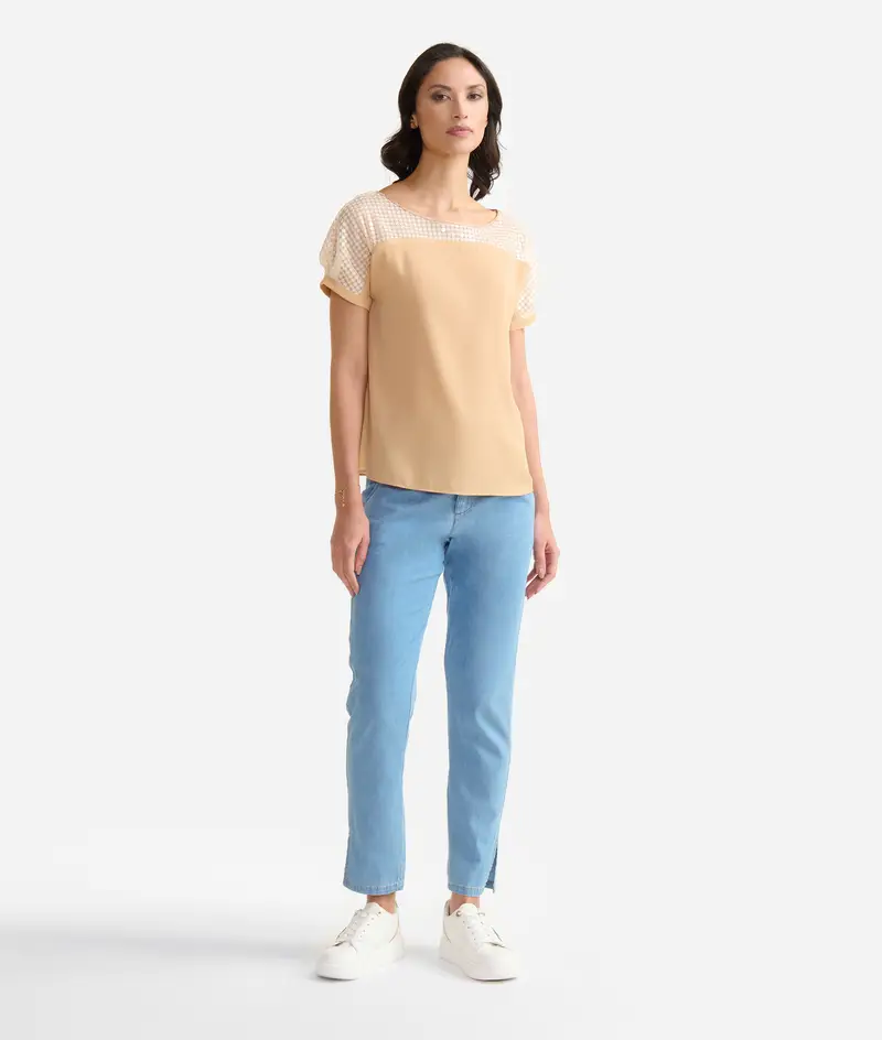 Top in crêpe de chine con inserto in paillettes Deserto
