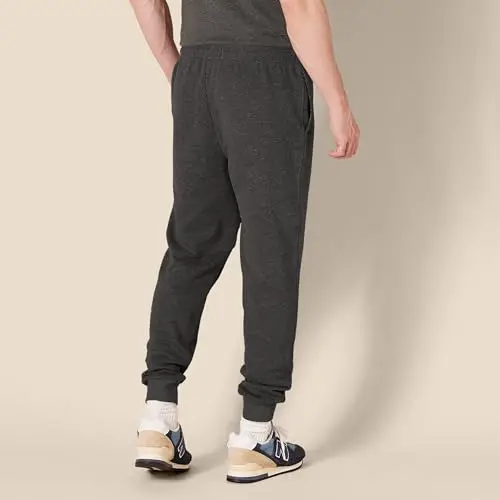 Amazon Essentials Pantaloni Sportivi da Jogging Taglio Rilassato, in Pile, Vestibilità Comoda Uomo, Carbone, L miniatura 3