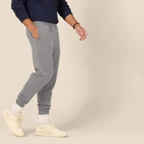 Amazon Essentials Pantaloni Sportivi da Jogging Taglio Rilassato, in Pile, Vestibilità Comoda Uomo, Grigio Chiaro miniatura 2