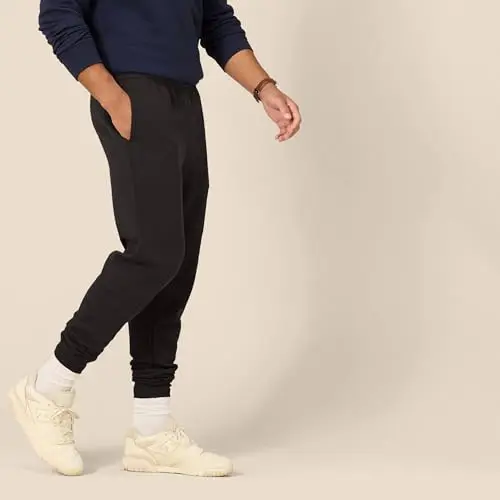 Amazon Essentials Pantaloni Sportivi da Jogging Taglio Rilassato, in Pile, Vestibilità Comoda Uomo, Nero, XS miniatura 2