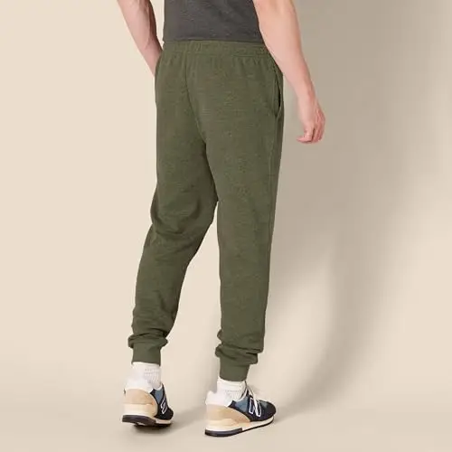 Amazon Essentials Pantaloni Sportivi da Jogging Taglio Rilassato, in Pile, Vestibilità Comoda Uomo, Verde Oliva, XS miniatura 3