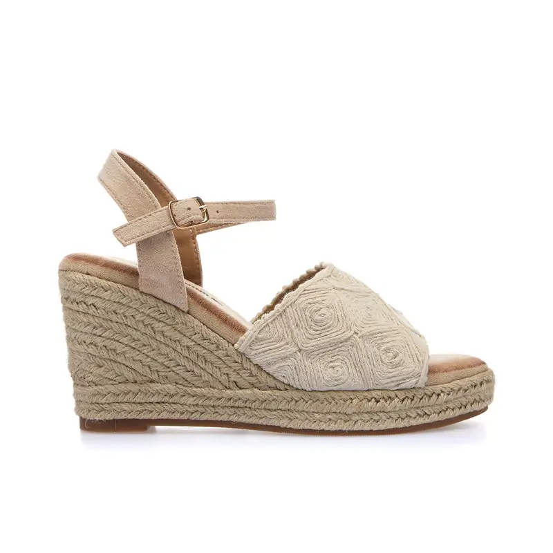 Sandali spuntati beige con zeppa modello campesine