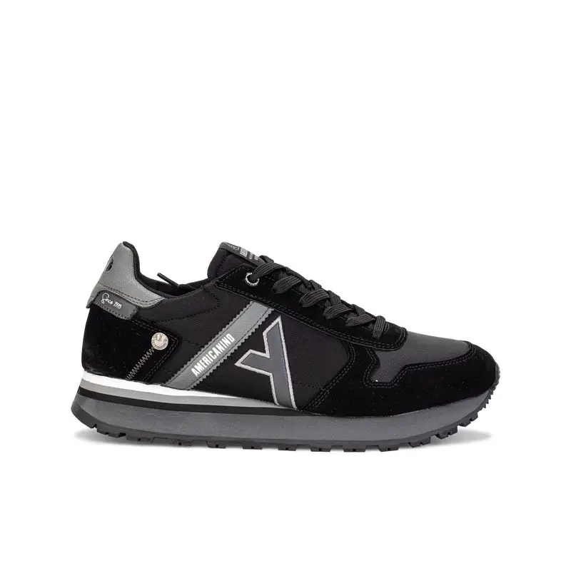 Sneakers nere con logo laterale