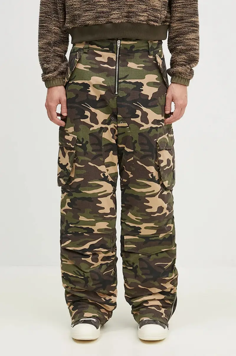 pantaloni bilaterali Reversible Padded Camouflage Cargo Pants colore verde apa688m