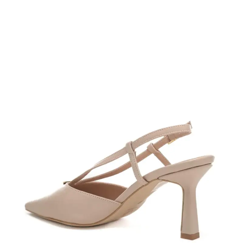 scarpe da donna chanel con placca triangolare in metallo sul davanti e bacchettine phard miniatura 2