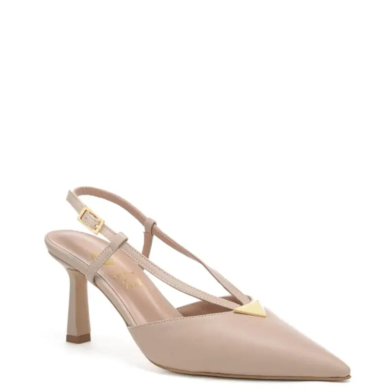 scarpe da donna chanel con placca triangolare in metallo sul davanti e bacchettine phard miniatura 3