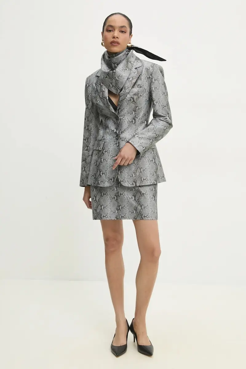 blazer in pelle colore grigio