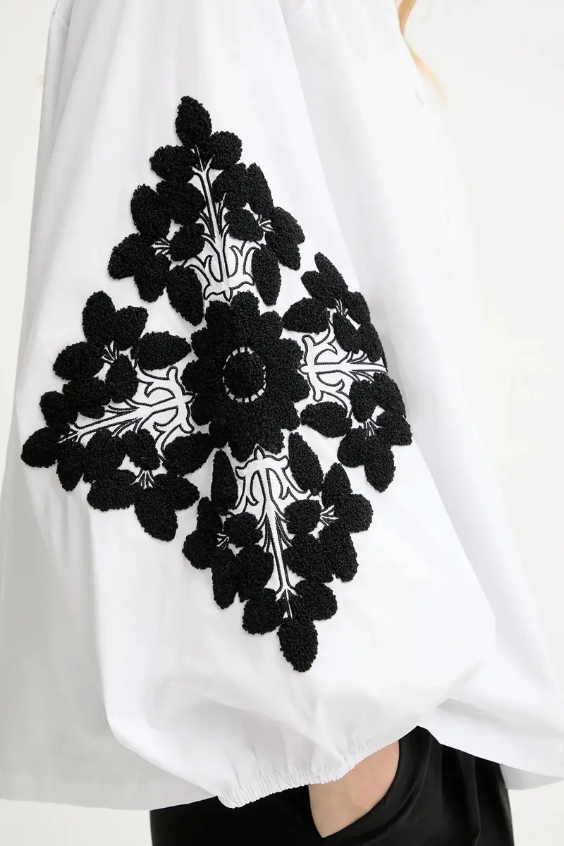 camicetta donna colore bianco con applicazione miniatura 5