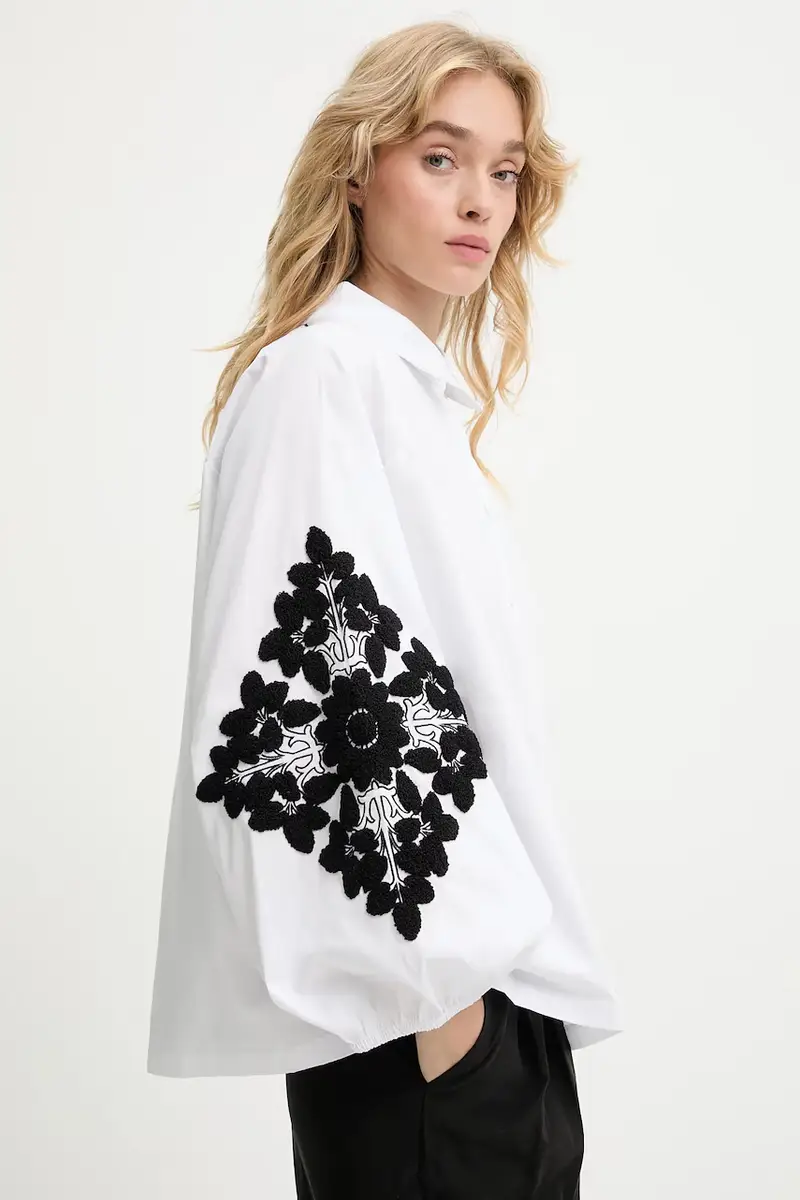 camicetta donna colore bianco con applicazione