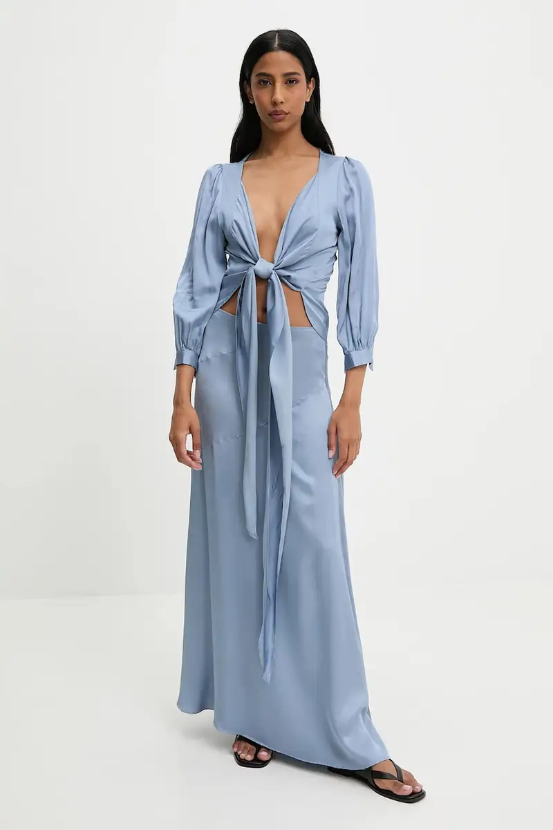 camicetta e gonna colore blu