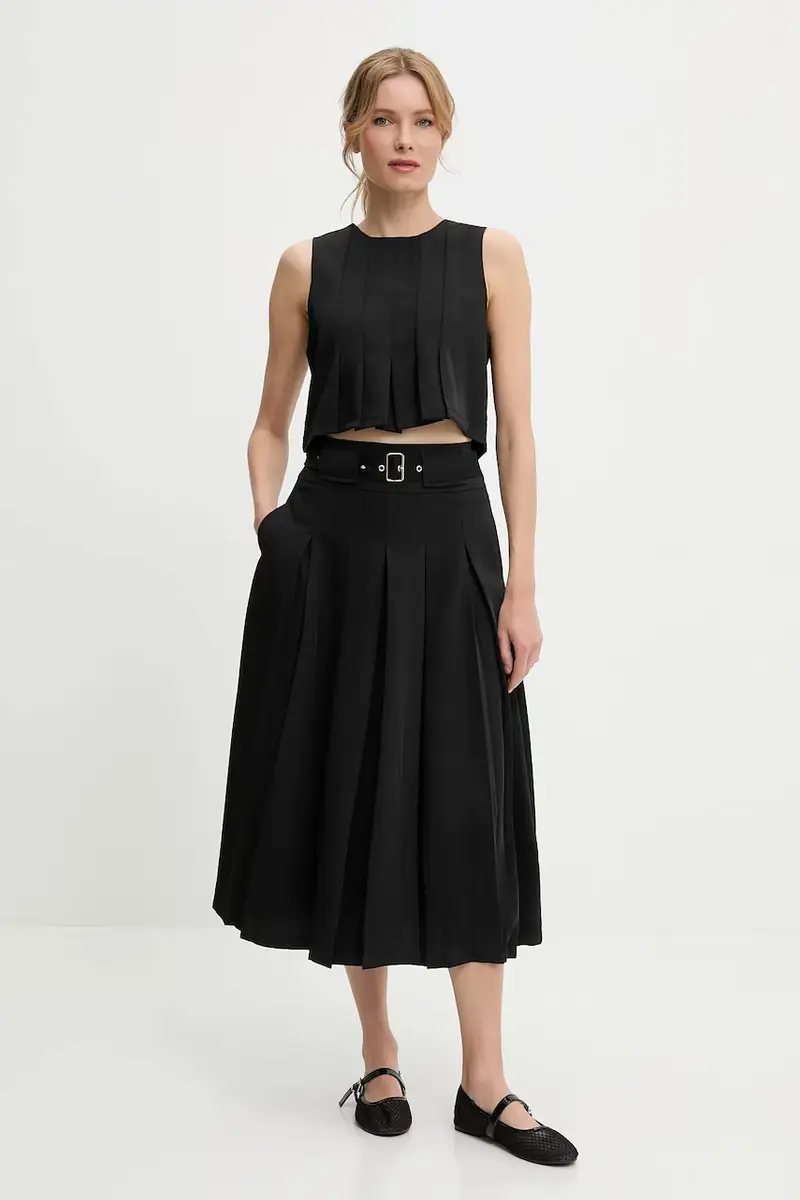 camicetta e gonna colore nero