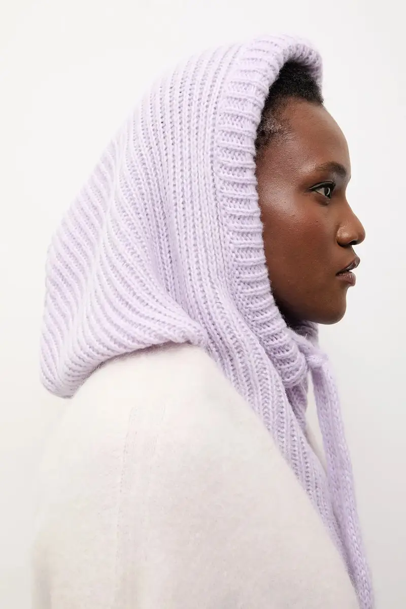 caminetto con lana colore violetto