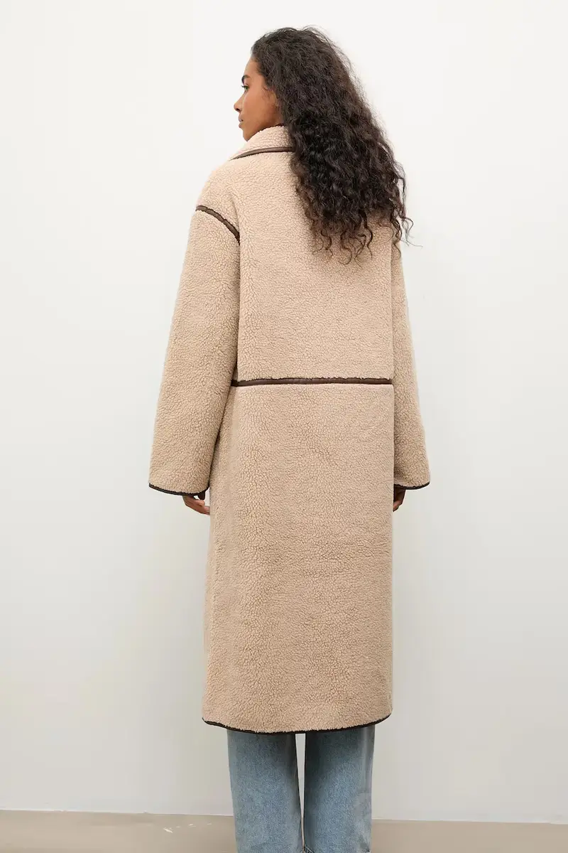 cappotto colore beige miniatura 3