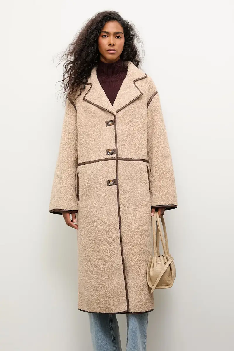 cappotto colore beige