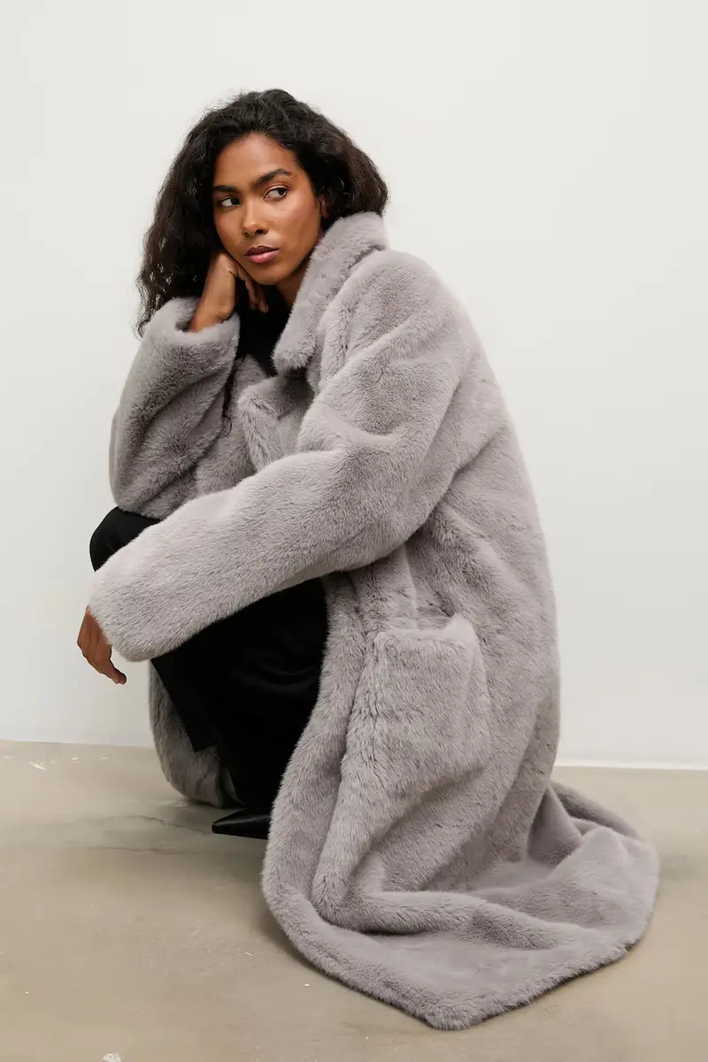 cappotto colore grigio