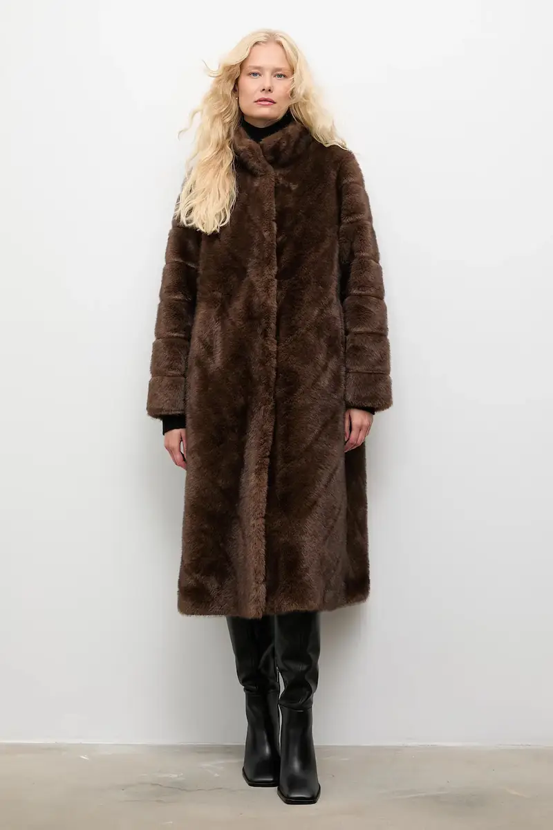 cappotto colore marrone