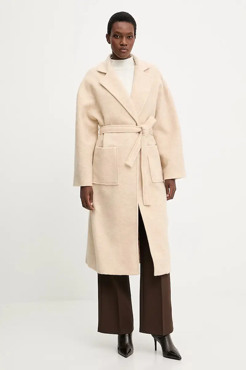 cappotto in lana colore beige