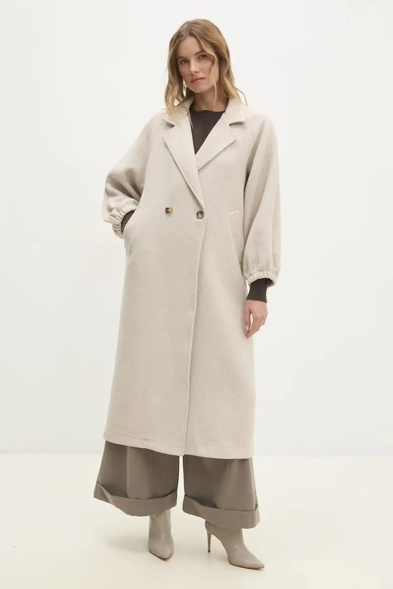 cappotto in lana colore beige