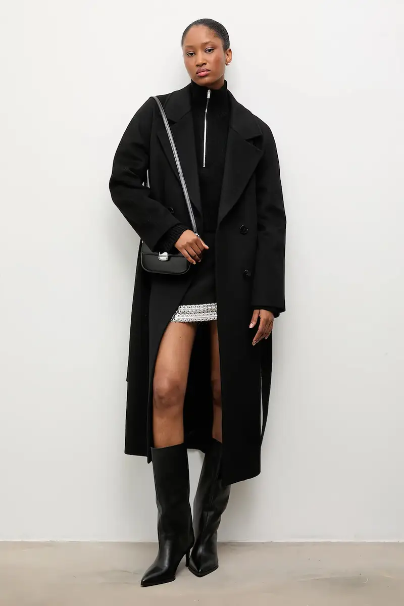 cappotto in lana colore nero