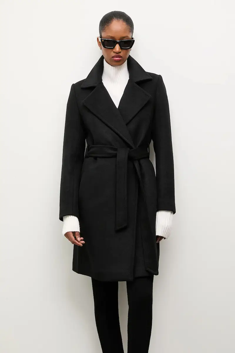 cappotto in lana colore nero