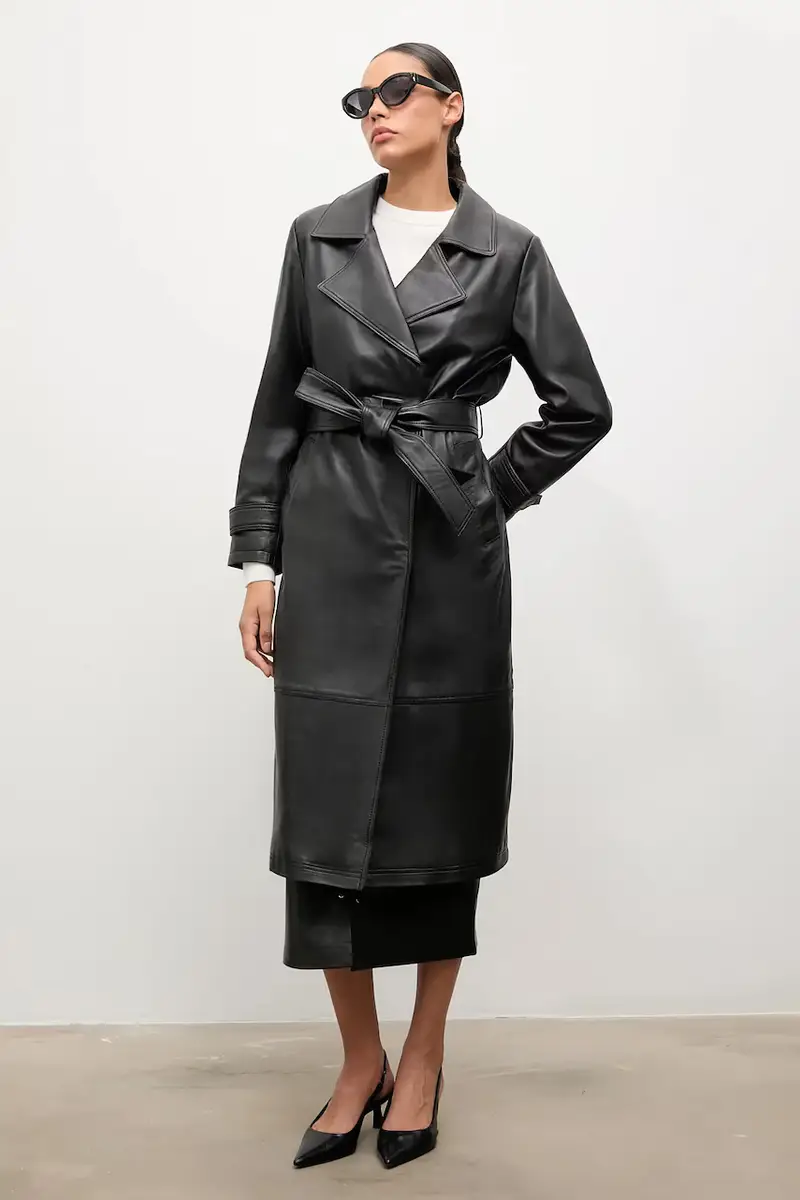 cappotto in pelle colore nero