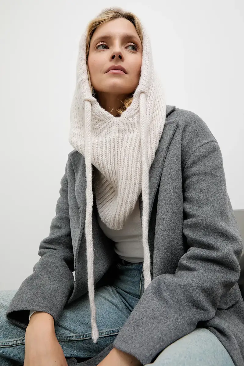 cappuccio con lana colore beige miniatura 4