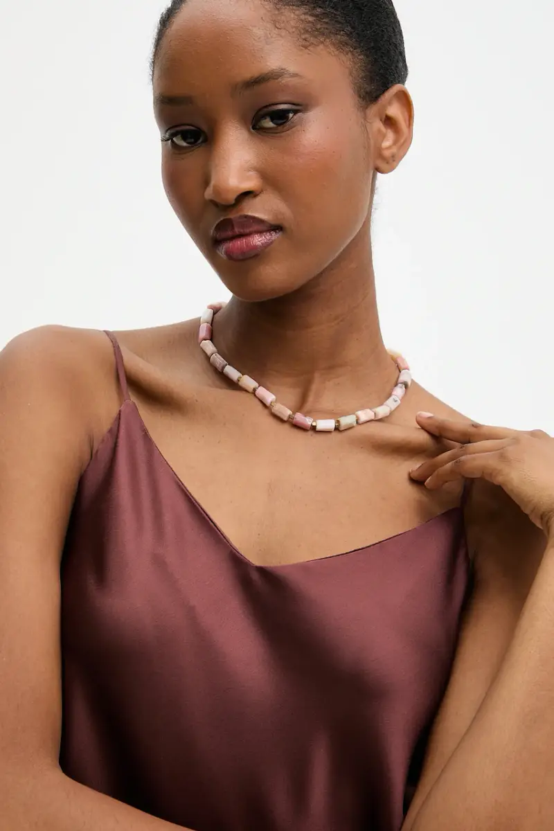 Answear Lab collana in opale, fatta a mano Rosa