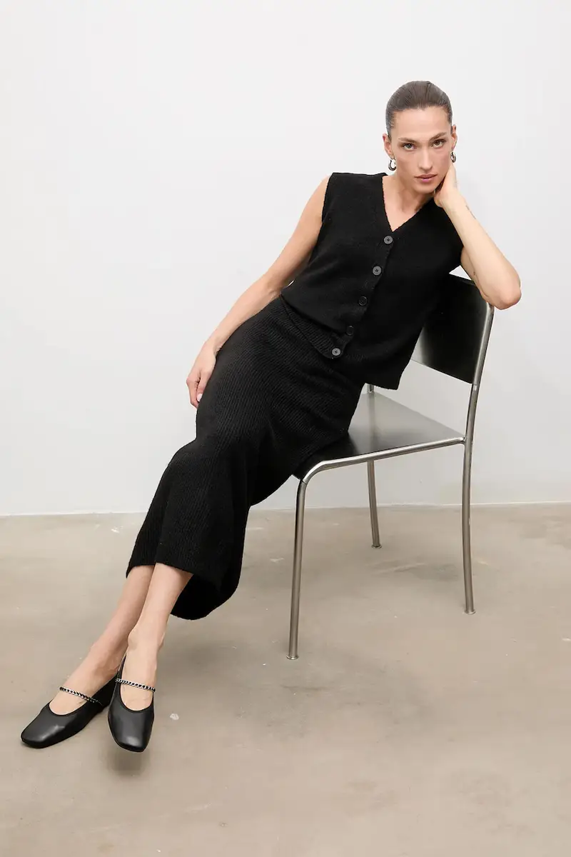 completo in lana colore nero