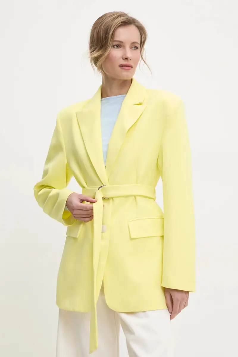 giacca colore giallo